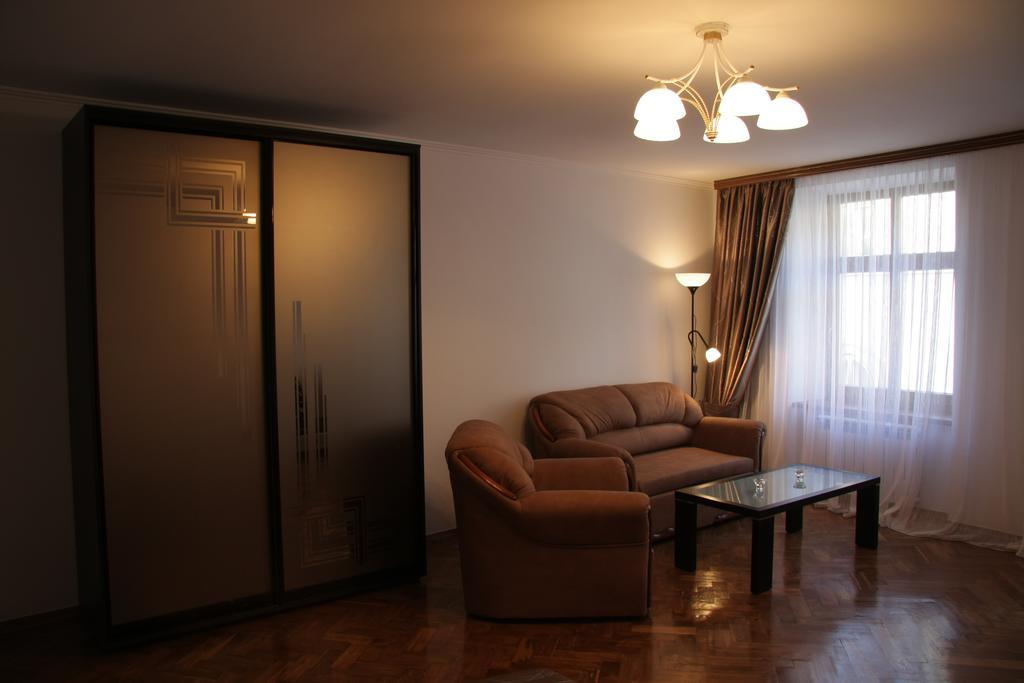 Apartment on Virmenska street 2 Lviv Buitenkant foto